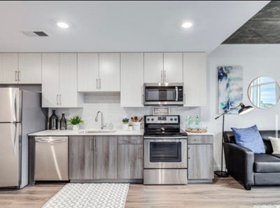 Need a room for the summer? Leasing my room Main Photo