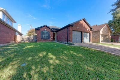 Private Bedrooms in Round Rock Home-Prime Location Main Photo