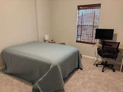 Private room in house with beautiful backyard Main Photo