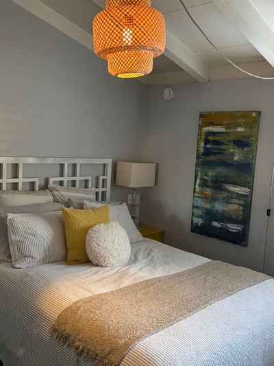 Beautiful Lake Balboa Oasis to call home Main Photo