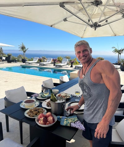 Professional, Enjoy the beach and working out. Main Photo