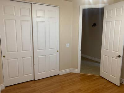 Private room with shared bathroom 5 minutes from G Main Photo