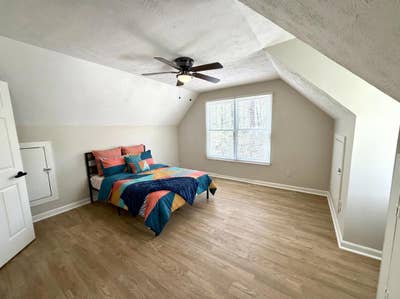  Join a community of professionals at a newly reno Main Photo