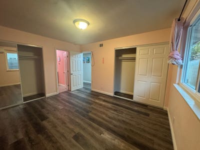 Master Bedroom for rent in updated house by south Main Photo