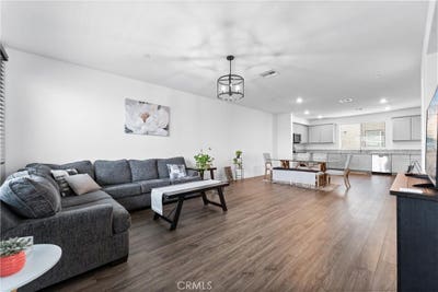 Spacious 1 Bedroom with Personal Bath_Furnished T Main Photo