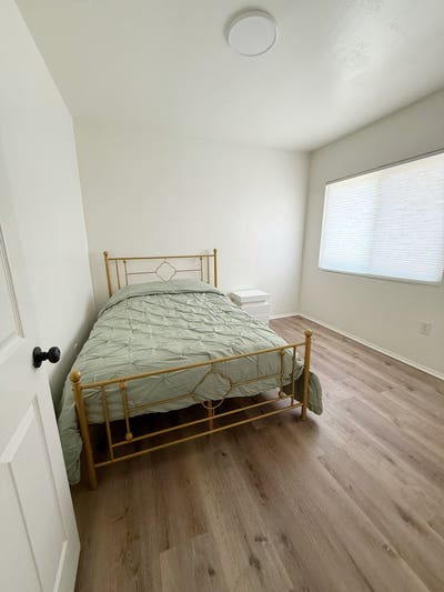 Private room available for rent in a clean and qu Main Photo