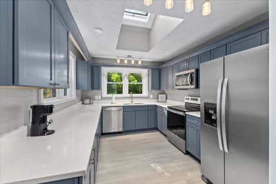 Hill Park Dr Room #2 Main Photo