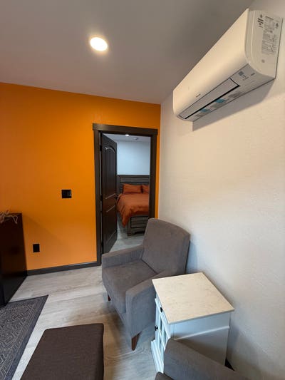     Cozy 1BR Near Golf CourseWineries & Crater Lak Main Photo