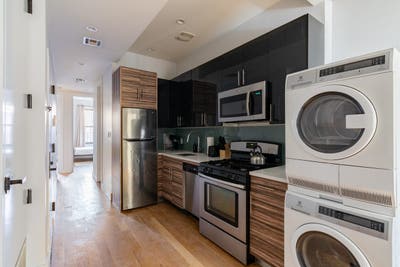 Room in Central Harlem on a flexible lease Main Photo