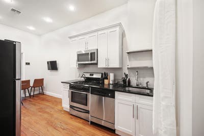 Room in Crown Heights on a flexible lease Main Photo