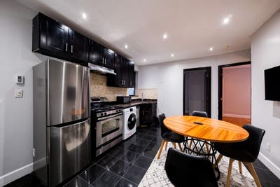 Room in Central Harlem on a flexible lease Main Photo