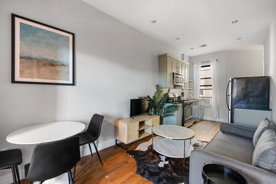 Room in Crown Heights on a flexible lease Main Photo