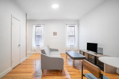 Room in Central Harlem on a flexible lease Main Photo