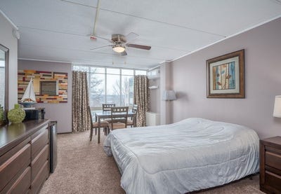 Spacious Private Room with Private Bath – All Util Main Photo