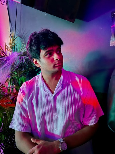 Student looking for a room in Pasadena CA from ... Main Photo