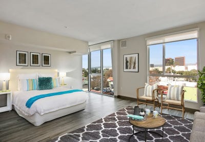 Modern Private Room in Spacious 2BR Apartment Main Photo