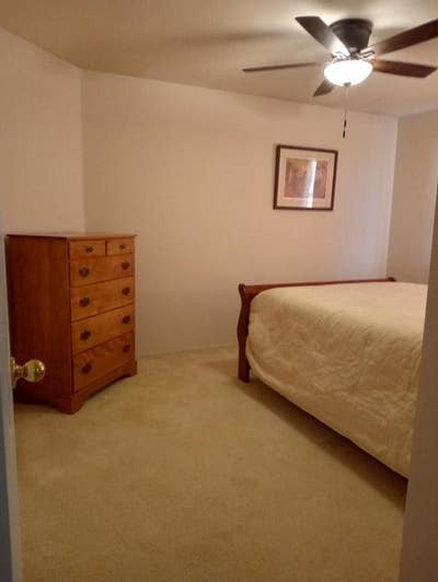 Bedroom with own bath, quiet, safe neighborhood Main Photo