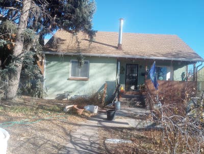 2nd floor of vintage house Main Photo