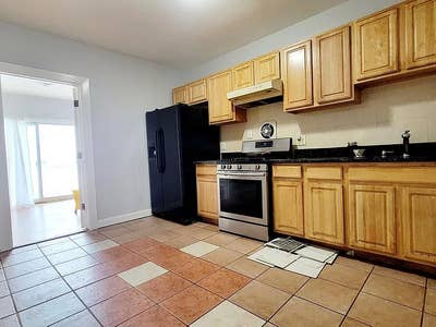 Spacious Shared Apartment | WiFi Ready Main Photo