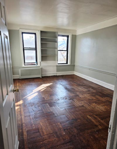 Looking for a Roommate  Main Photo
