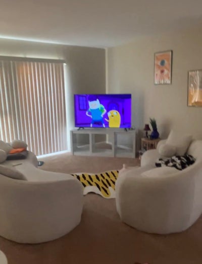 Sunny room for professional or couple $1500-$1800 Main Photo