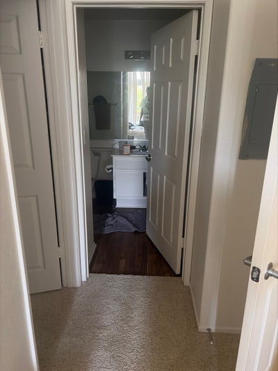 Woodland Hills ca room and personal bathroom  Main Photo