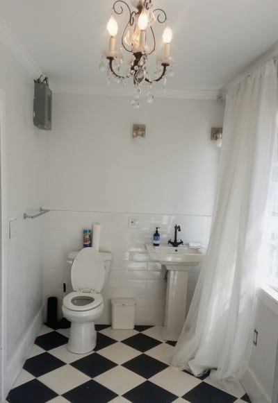 350ft - Large Master Bedroom & Private Bath Main Photo