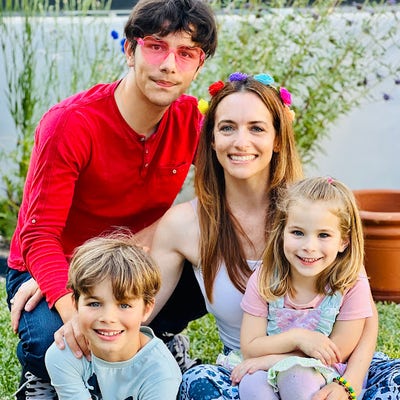 Student looking for a room with male roommates Main Photo