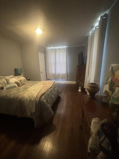 Spacious, Quiet Room w/ Private Bath Main Photo