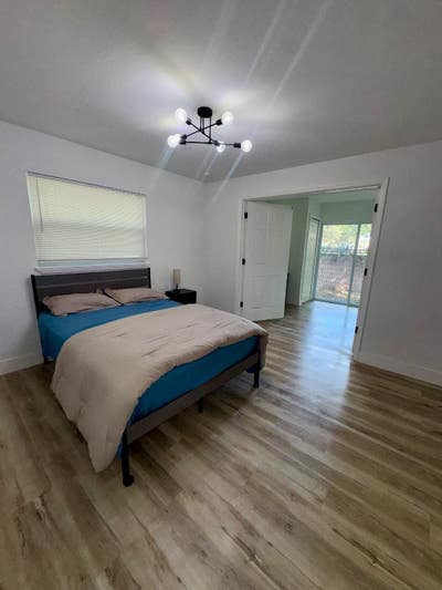 Charming 1BRBA Single_Family Home with Lawn in Or Main Photo