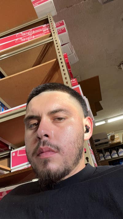 Student looking for a room in Van Nuys ASAP Main Photo