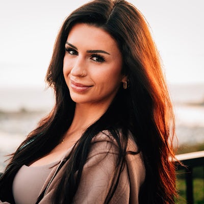 Reliable woman needs Laguna Beach room now Main Photo