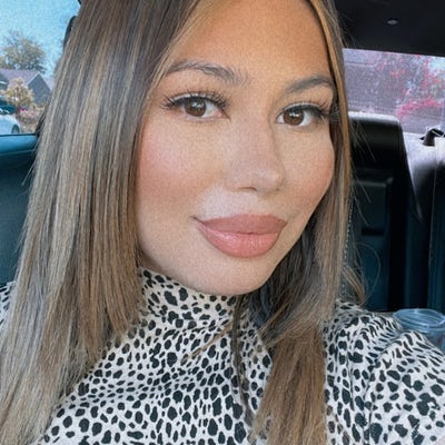 Responsible woman looking for a room in SFV Main Photo