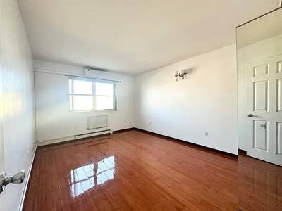 Quiet Apartment Near Transit & Dining Main Photo