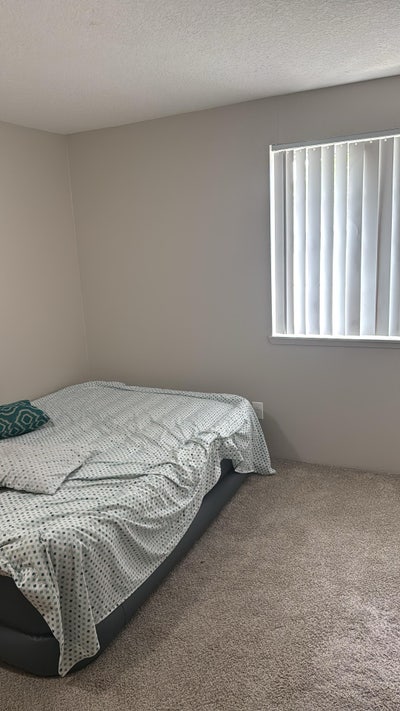 Spacious Room available in SE Powel PORTLAND  Main Photo