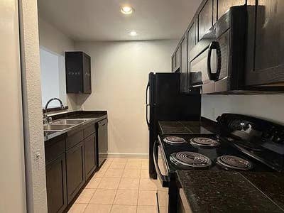 Houston Heights Apartment Move-In Ready Main Photo