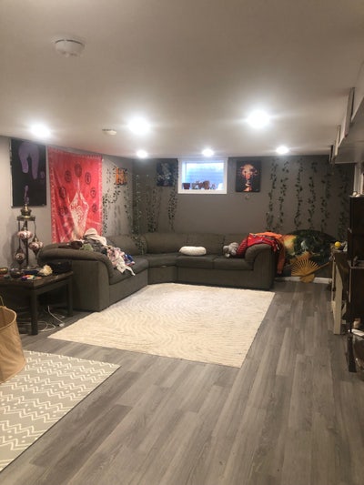 Looking for single mom (or couple) with kid/s  Main Photo