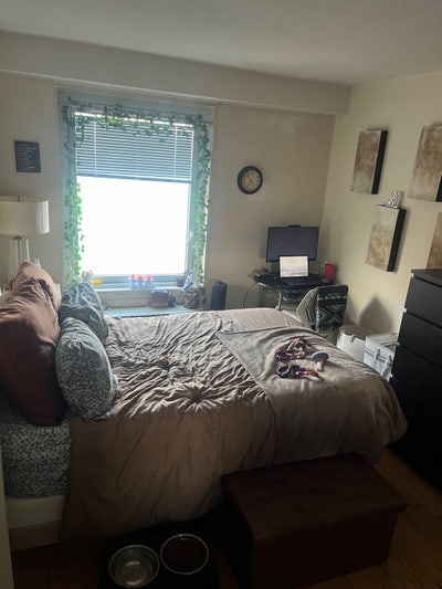 Large Room w/ Waterfront Views - Female Preferred Main Photo