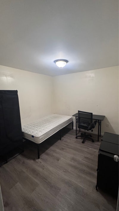 Room next Fordham Main Photo