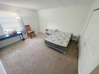 Subletting a secondary bedroom in the downtown Main Photo