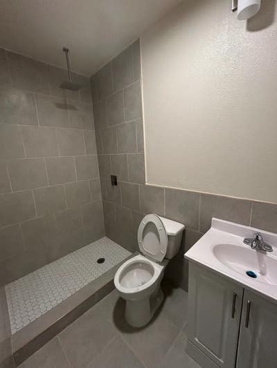 Private Room in Spacious Shared Home Main Photo