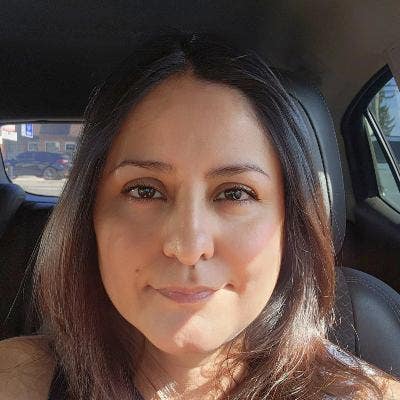 Professional Female seeks a small or large room Main Photo