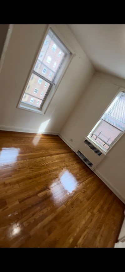 Small Room available  Main Photo