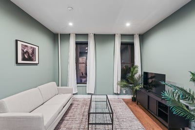 Room in West Harlem on a flexible lease Main Photo
