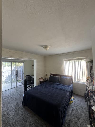 Large room by Windansea beach Main Photo