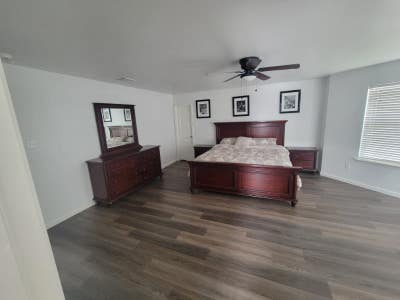 Co_Living Home with Roommates_Spacious Master Sui Main Photo