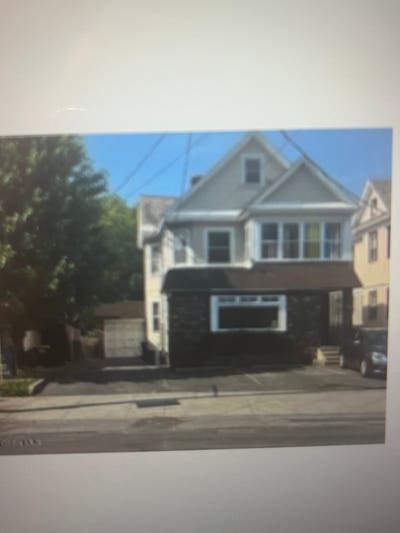 New one BR off street parkingsteps to restaurants  Main Photo