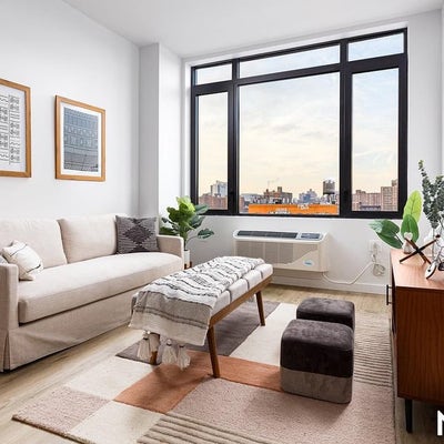 Luxury Apt in Mott Haven Right off the Train Stop! Main Photo