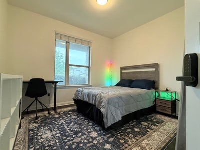 Spacious Room for Rent in Light Filled Modern  Main Photo