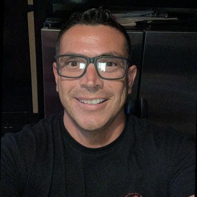 Professional Male seeks a small or large room Main Photo